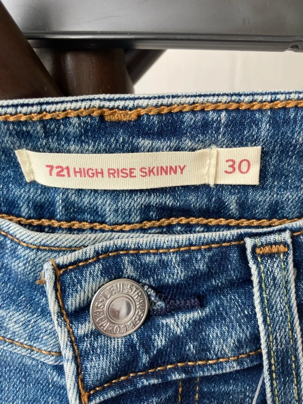 Levi’s 721 high rise skinny jean distressed raw hem stretch 30 X 30